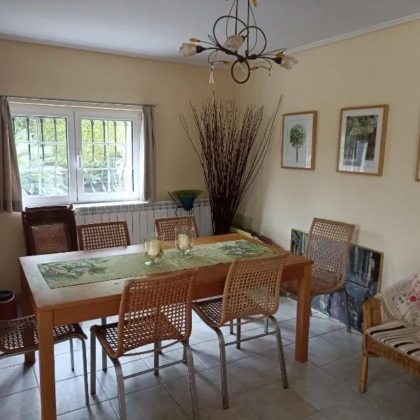 Cosy garden house in a villa: Palaiá Fókaia şehrinde bir otel