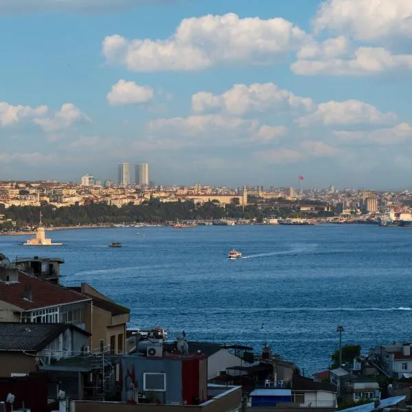 The Maiden Tower From Your Bedroom Romantic View, In Taksim Square, hotelli kohteessa Istanbul