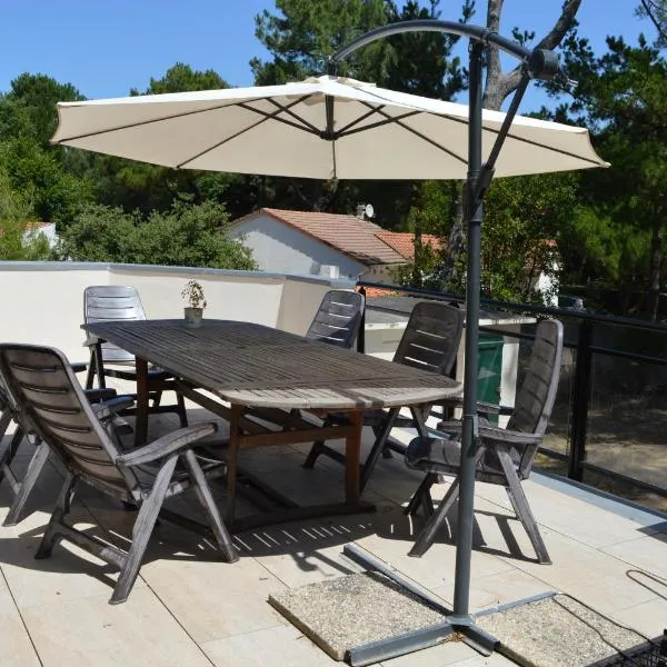 Maison Familiale Chaleureuse à Deux Pas de la Plage, hotel in Saint-Brévin-lʼOcéan