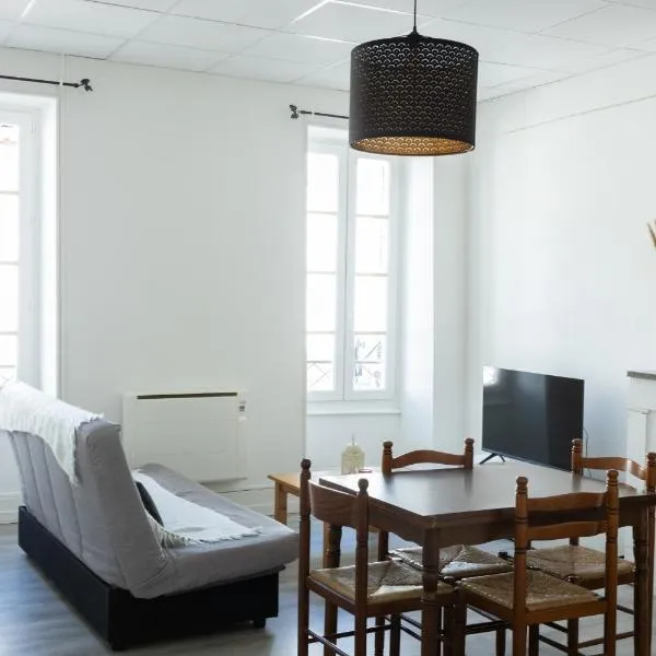 Havre Midi - TV, Wifi, Cosy - Centre Ville, hotel in Montélimar