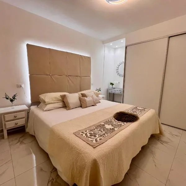 serene flat in central location overlooking SIAM PARK, hotel v destinaci Adeje
