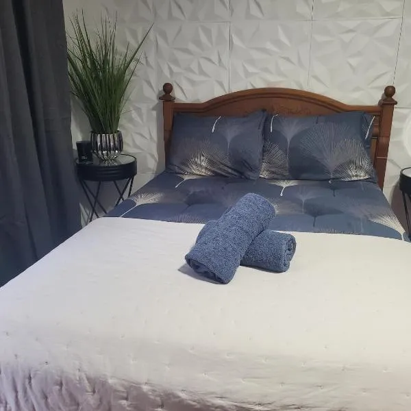 Private room with parking and bathroom、アグアダのホテル