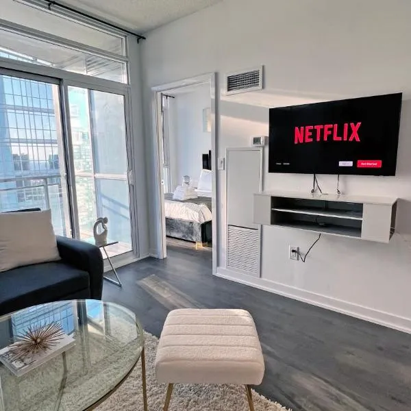 Downtown Oasis-Luxury Condo with Balcony & Free Parking、トロントのホテル