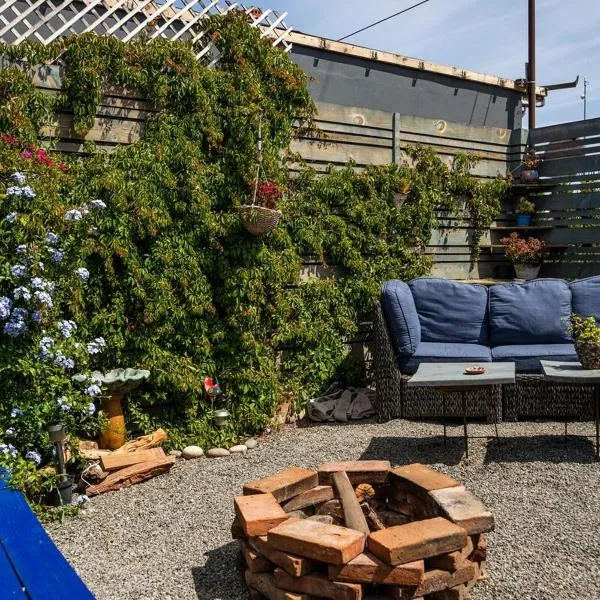 Beach cozy fresh vibes RV, hotel in Ensenada