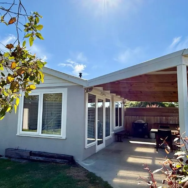 LOW HEAD beachside bungalow "Cockle Shell", hotel v destinaci Low Head