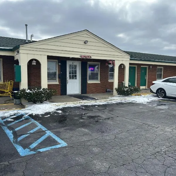 Hillcrest Motel by Oyo Aurora near Lawrenceburg, hotel di Aurora