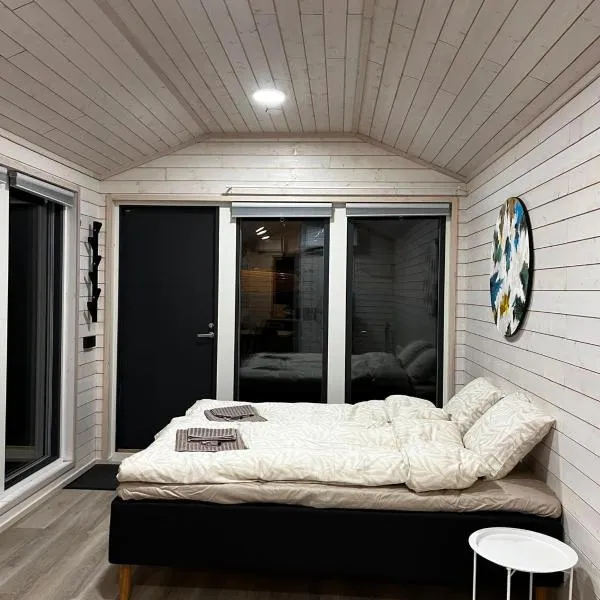 Willa Rauha 1A, minikoti katetulla terassilla, ei saunaa, отель в городе Lumijoki