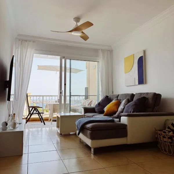 Traumwohnung mit Meerblick!、ポリス・デ・アボナのホテル