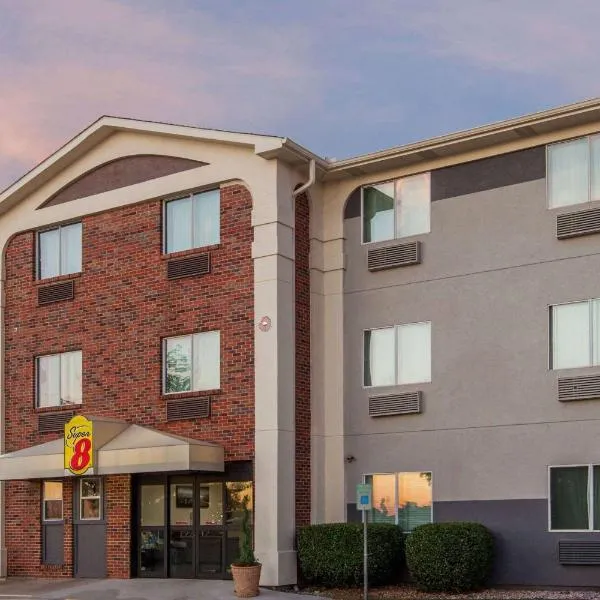 Super 8 by Wyndham Bedford DFW Airport West, hotel v destinaci Bedford