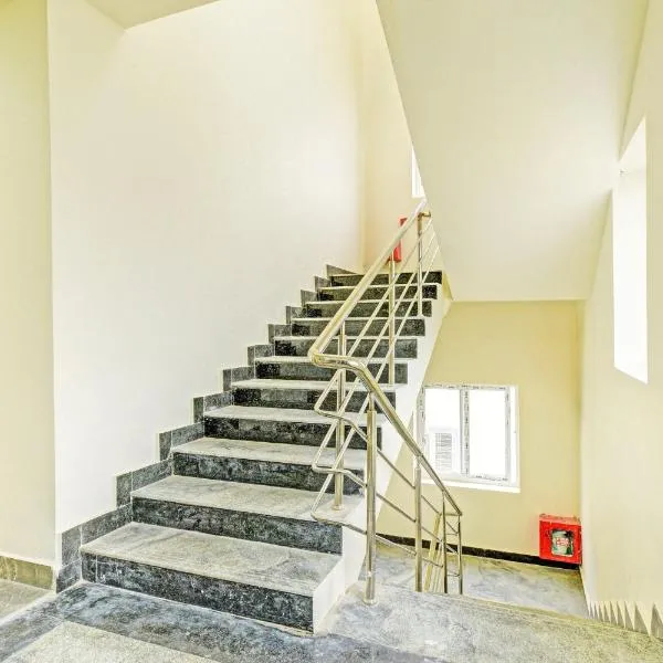 Super Townhouse Oak Kompally, hotel v destinaci Hakīmpet