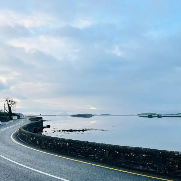 Seafront Cottage Amazing Seaview 3 Double Bedrooms, hotel v destinaci Westport