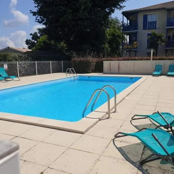 DOMAINE DES PINS SARL LTS Patrimoine – hotel w mieście Audenge