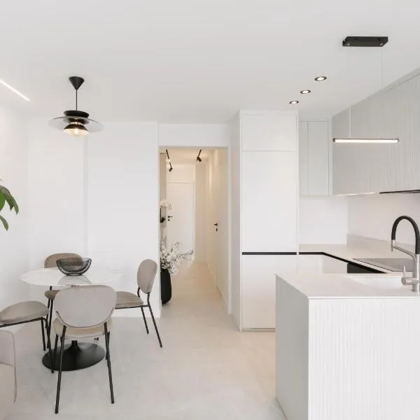 Elegant Penthouse Paris Panorama – hotel w mieście Colombes