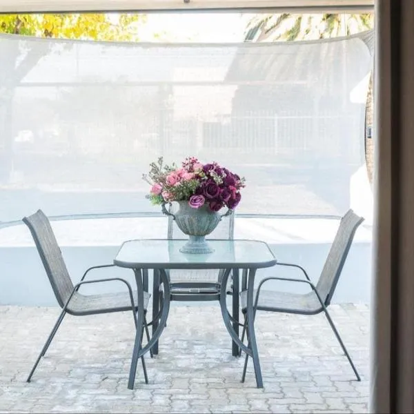 Boom69 Self catering Guest House - SOLAR Power, hotel v destinaci Parys