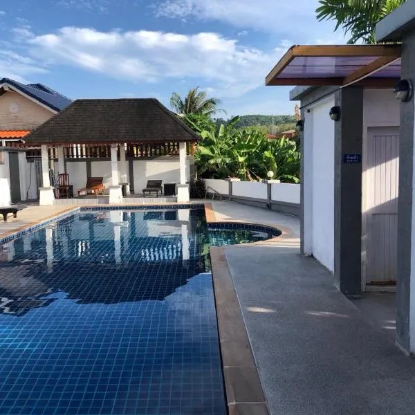 Casa Gris with Shared Pool, hotel v destinaci Ban Bo Han