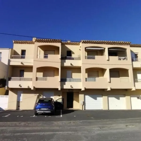 Appartement RDC avec terrasse- 3mn de la plage, hotel in Saint Pierre La Mer