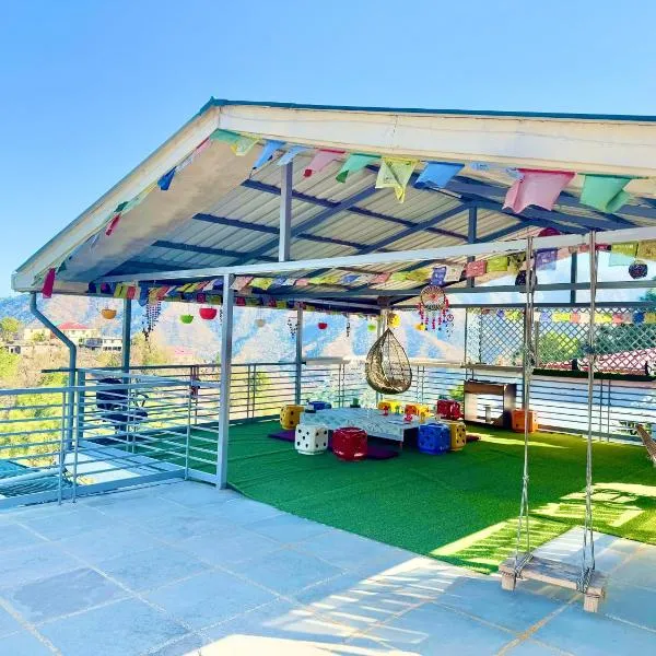 The Auriga 3BHK Fully Entair Villa with Bonfire in kasauli I Pvt Stay I Open Air Terrace I Kitchen Livingroom I Lawn Bonfire I Gaming Zone, hotel v destinaci Kasauli