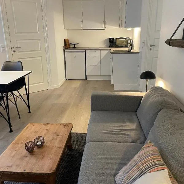 Tæt på Varde Torv, TOTAL NYRENOVERET, hotel v destinaci Varde