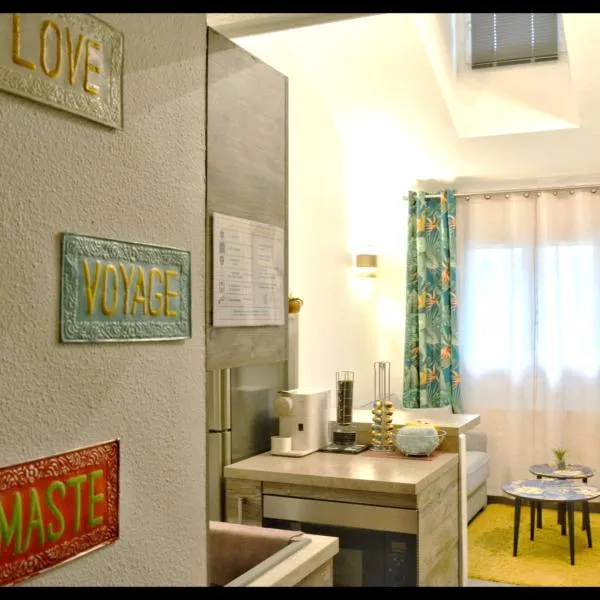 "Disney Blue Lagoon" - Appartement Famille & Professionnel - Parking Offert - Disneyland 10min & Paris 30min en RER, hotel v destinácii Bussy-Saint-Georges