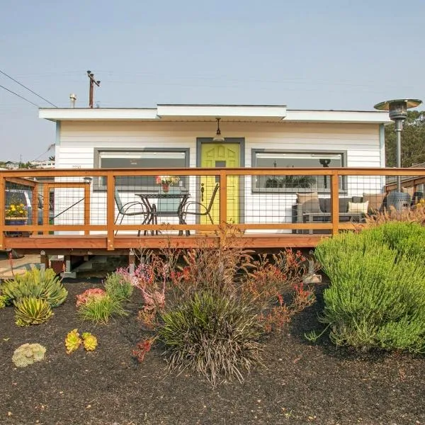 Views of Ocean and Iconic Morro Rock, Beach Cottage, hotel v destinaci Morro Bay
