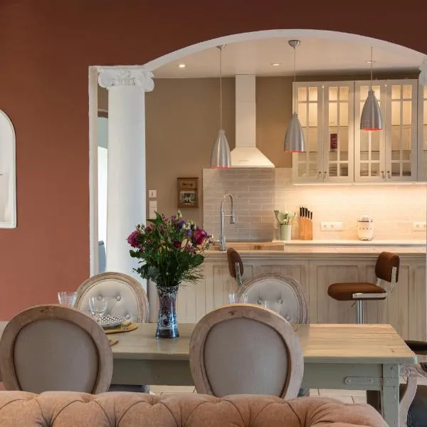 La Forge Maison de 110m2 en Limousin, hotel a Coussac-Bonneval