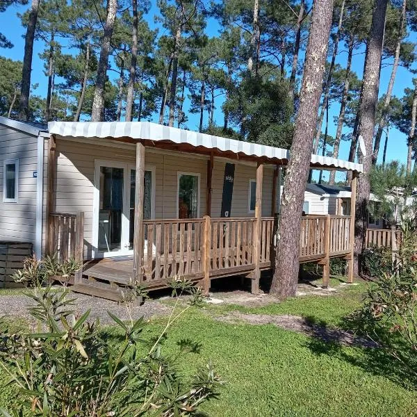 MH 495 SALSA 2 chambres et 1 salle de bain dans camping 4 étoiles, hotel v destinaci Saint-Julien-en-Born