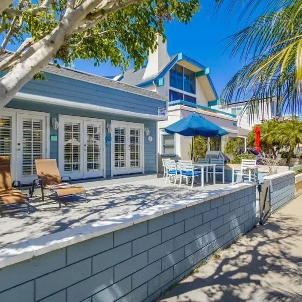 Luxury summer house feet from bay & ocean patios