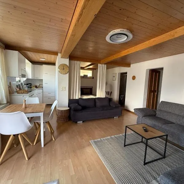 Studio with lake and mountain view, hotel v destinaci Spiez