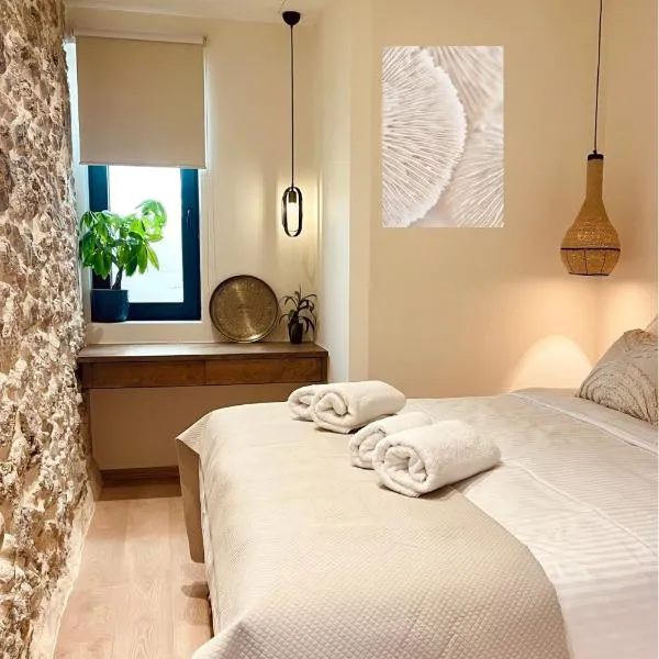 THE LAGOON - Coastal Living - Beachfront Luxury Stay - Adults only, hotel in Plakias