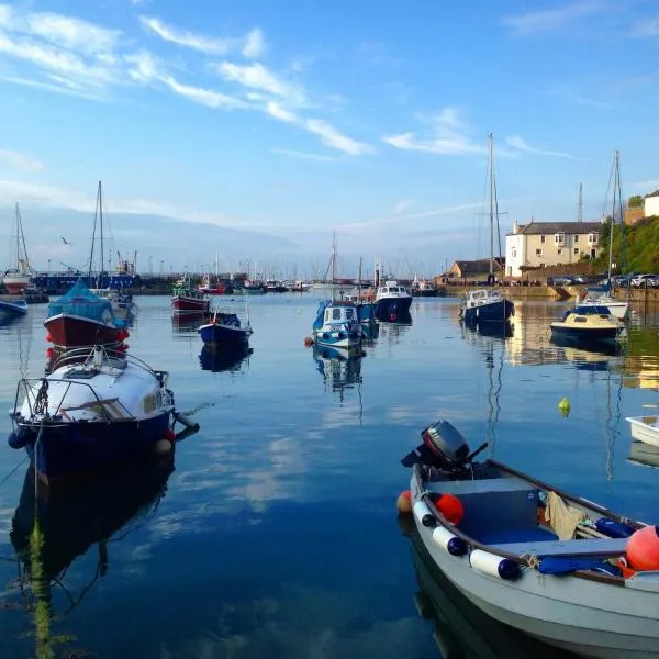 Quirky fisherman's cottage by the sea in Brixham – hotel w mieście Brixham