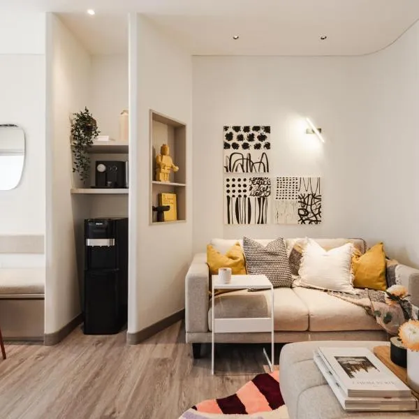 2BR Cozy City View CBD Sudirman Park Apartment, Luxury & Chic Design, hotel in Jakarta