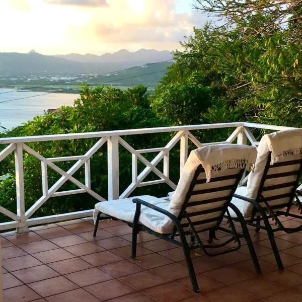 Private Room with Twin Beds AC nr Intl Airpt and Beach, hotel v destinaci Vieux Fort