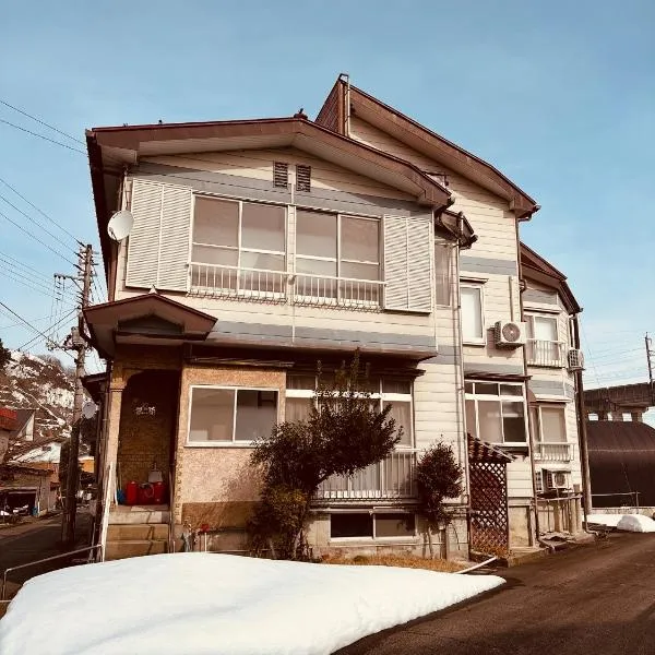 Urasa cottage at the station, hotel in Minami Uonuma