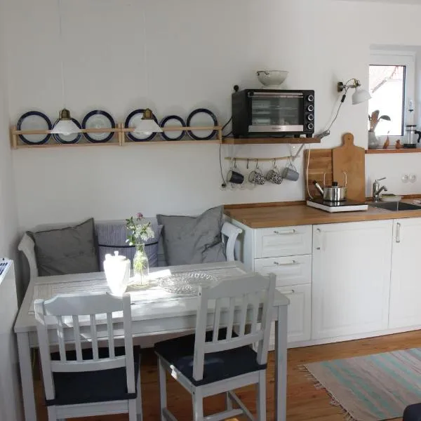 Omi-Zingst - Haus Dora، فندق في زنغست