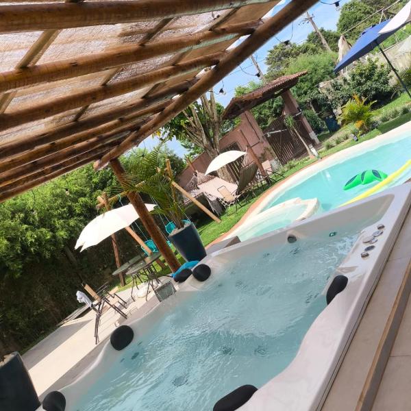 Chácara Prainha JK com piscina praia no quintal de casa