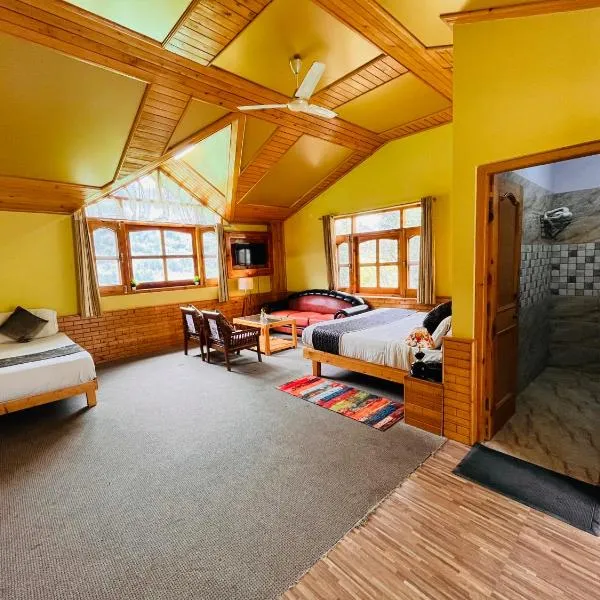 Snow Clad Riverview Hotel & Resort, Manali, hotel in Manāli