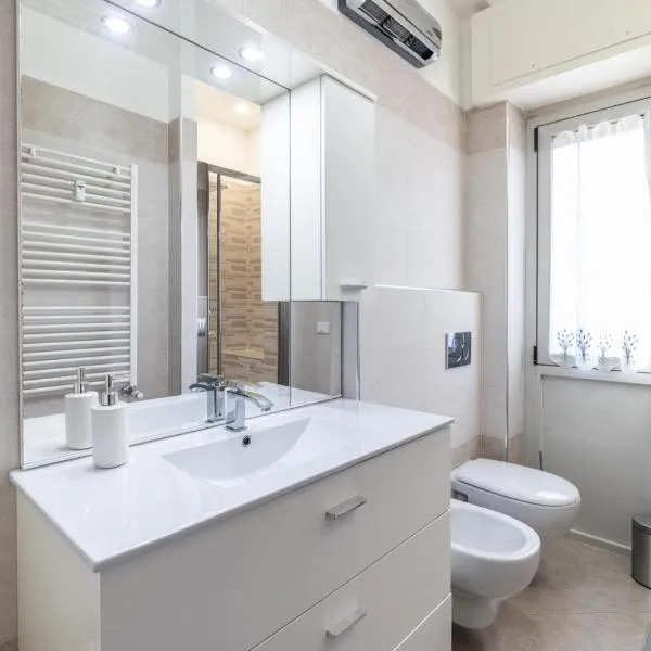luxury cesano apartament a due passi da Milano, hotel v destinaci Cesano Boscone