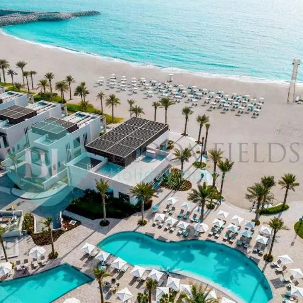 Address Beach Resort Fujairah Luxury 2br & Maid Sea View, hotel v destinaci Fudžajra