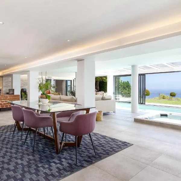 Horizon Sunset Camps Bay Apartment in Cape Town - 2 Bedroom 3 Bathroom No Powercuts, hótel í Höfðaborg