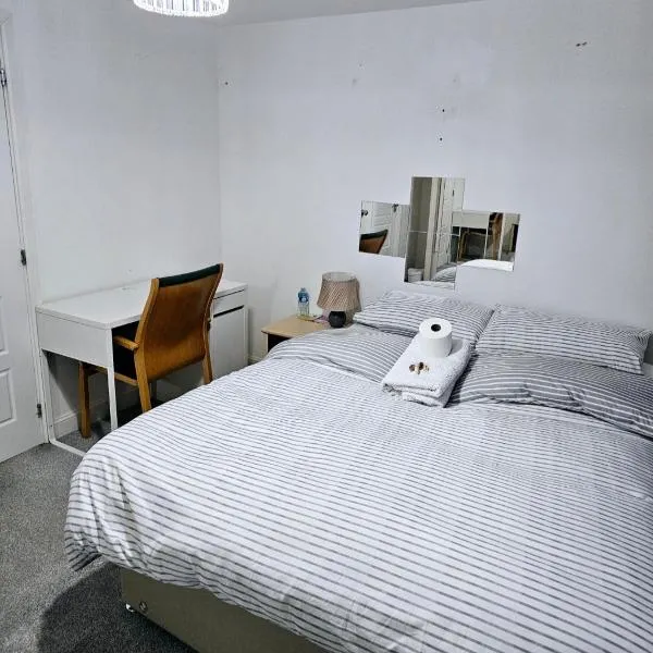 Ensuite Doubleroom with Private Toilet and Bathroom in central Dartford, hotel v destinaci Dartford