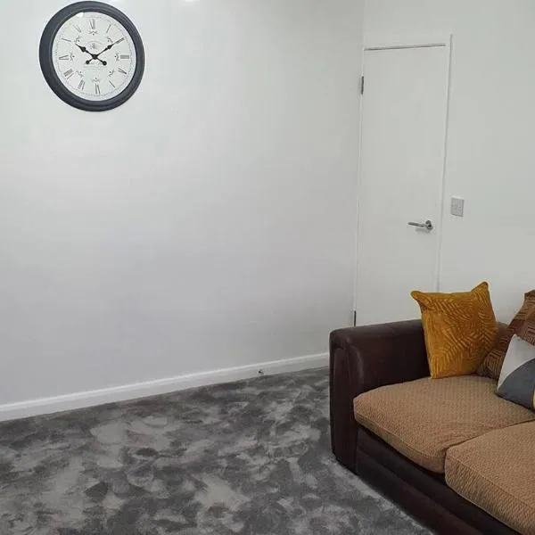 Exquisite and Modern 2 bed Maisonette, hotel in Harmondsworth