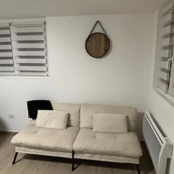Petite maison au calme, hotel v destinaci Pont-de-Larn