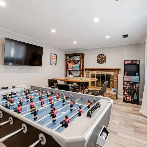 Spacious 4 bdr w/ Game Room 5 min Drive to College, hotel v destinaci Boulder