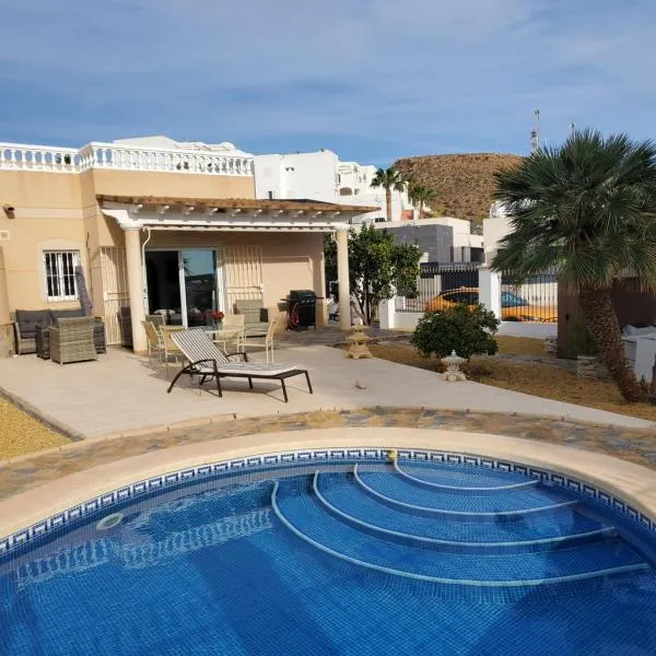 Chalet Athos, Ferienwohnung mit Pool,Dachterasse, Meer und Bergblick in San Juan de los Terreros, hotel v destinaci Pulpí