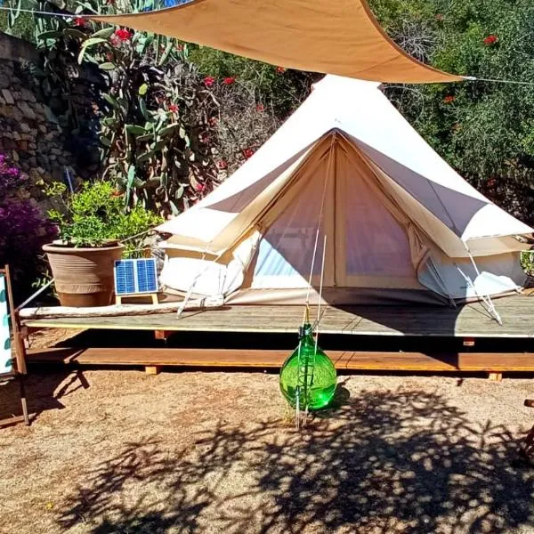 Shangri-La Base Camp Costa Rei, hotel in Muravera