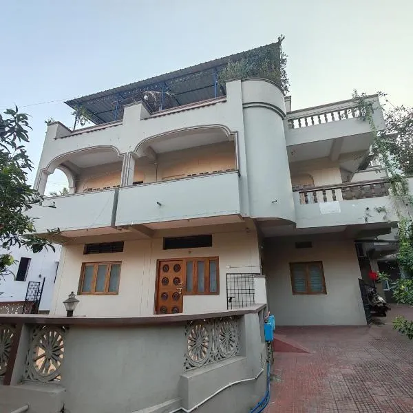 Feel Like Home Rkbeach, hotel di Visakhapatnam
