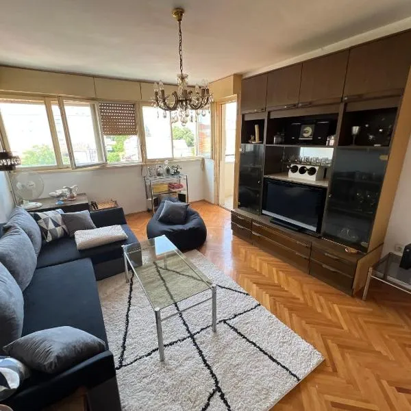 Shared condo by Zadar Oldtown and beach 400 m away, hotel in Zadar