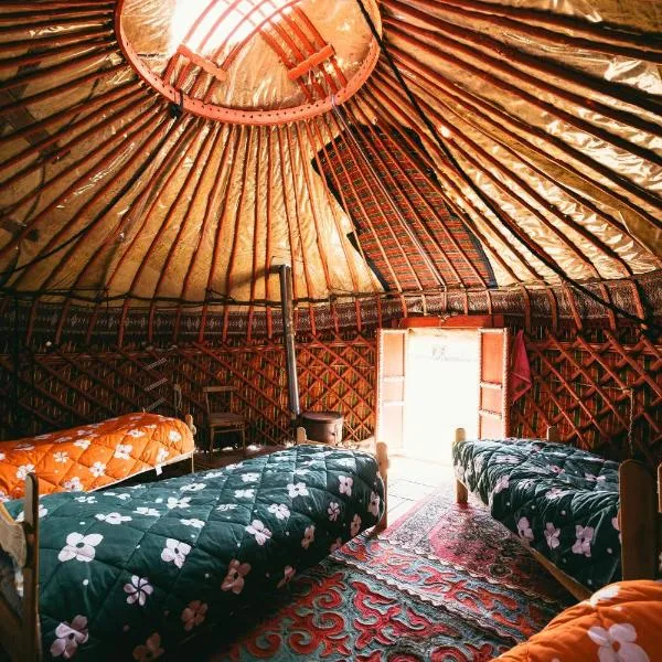 Anarbek's Yurt Camp, hotel in Kol-Suu