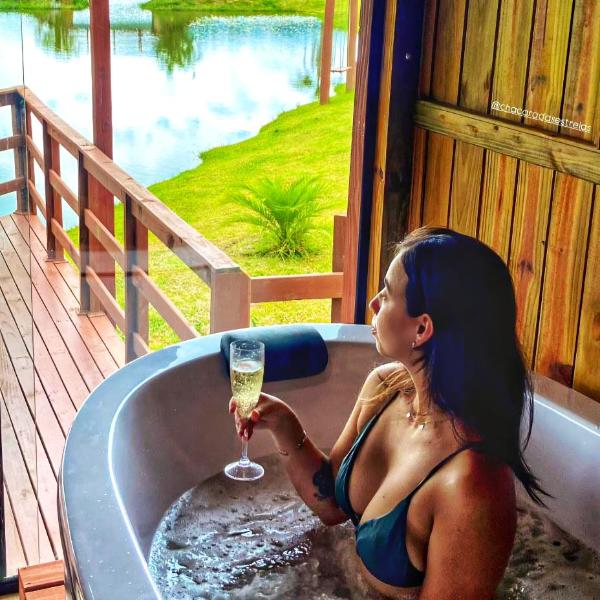 Chalé Rústico com Hidromassagem e Piscina