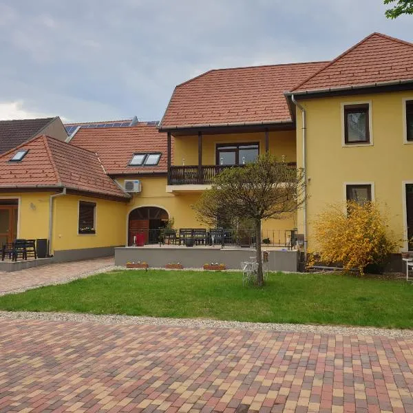 Diófa Vendégház, hotel in Eger